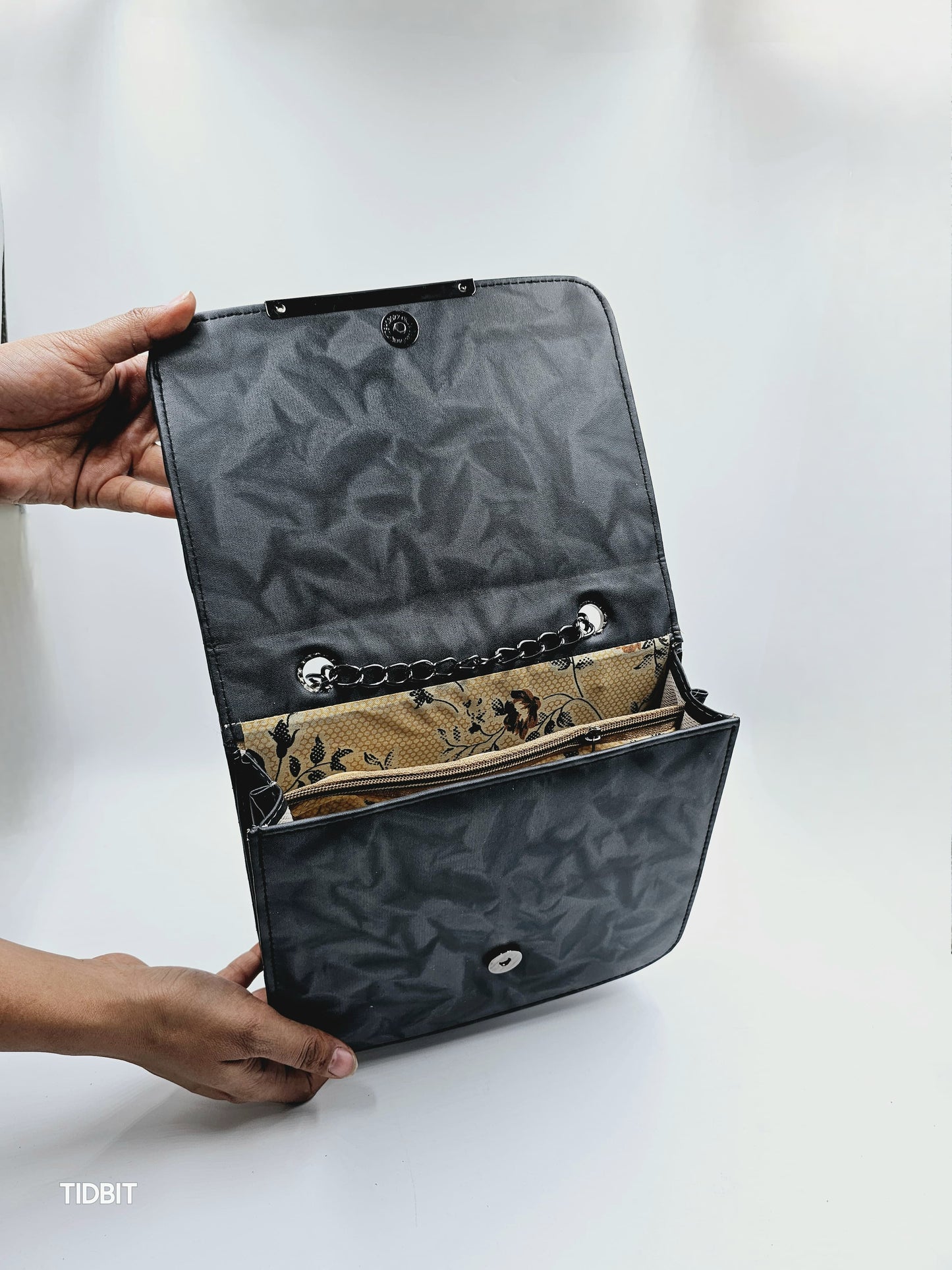 TIDBIT SLING BAGS