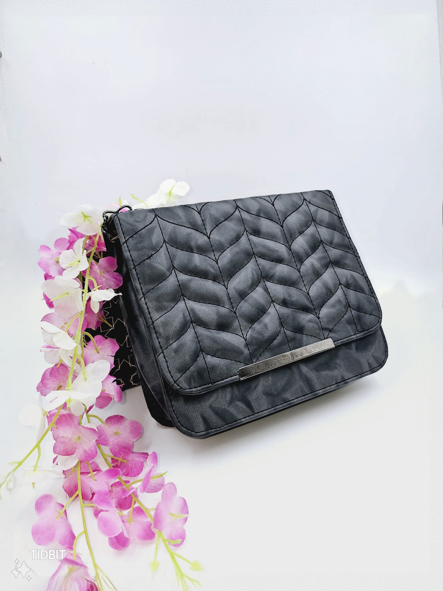 TIDBIT SLING BAGS